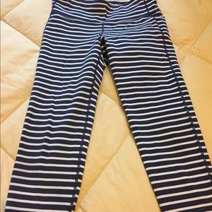 Athleta capri yoga pants